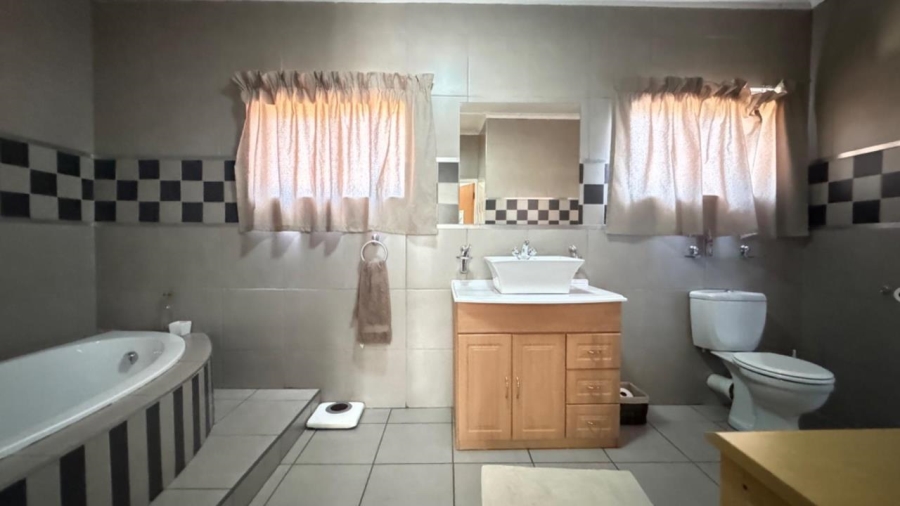 4 Bedroom Property for Sale in South Ridge Northern Cape